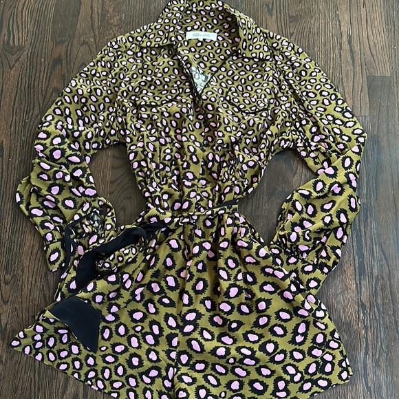 DVF ELLA CREPE LEOPARD BELTED ROMPER - Picture 4 of 6